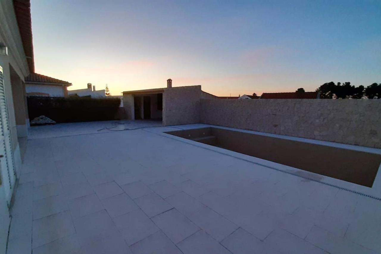 Spacious House In Aldeia Dos Pinheiros With Pool Азейтау Екстериор снимка