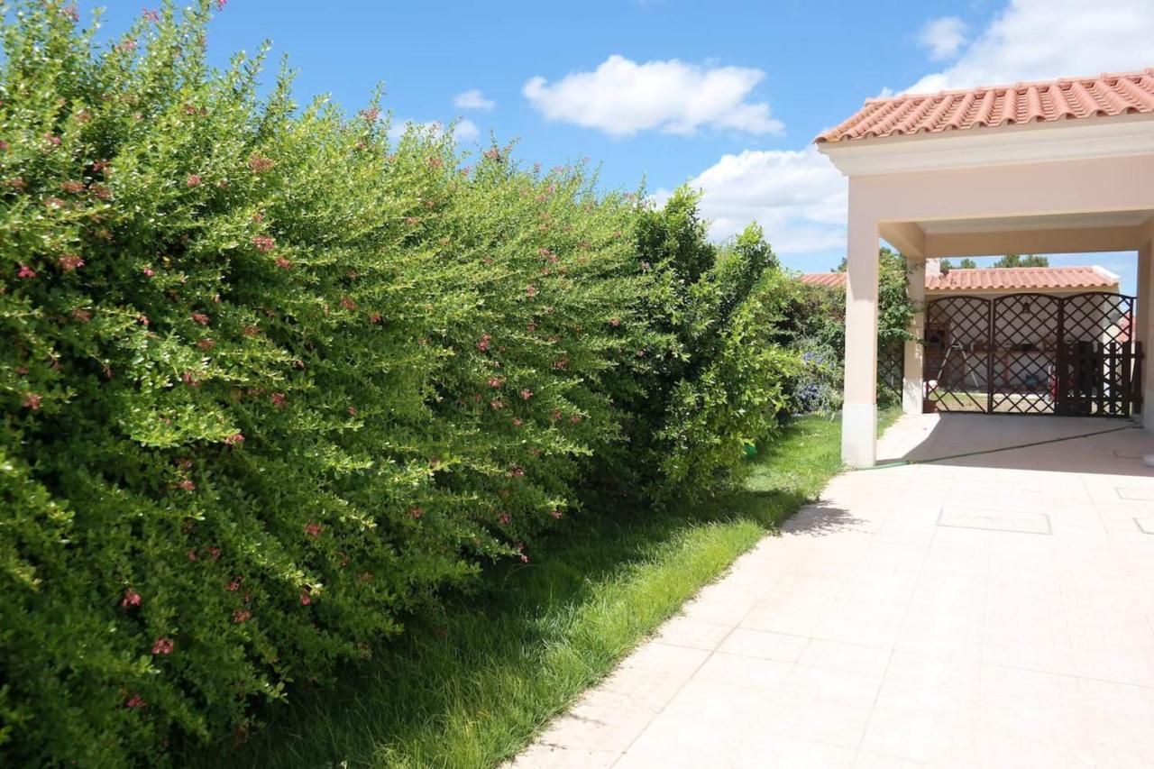 Spacious House In Aldeia Dos Pinheiros With Pool Азейтау Екстериор снимка