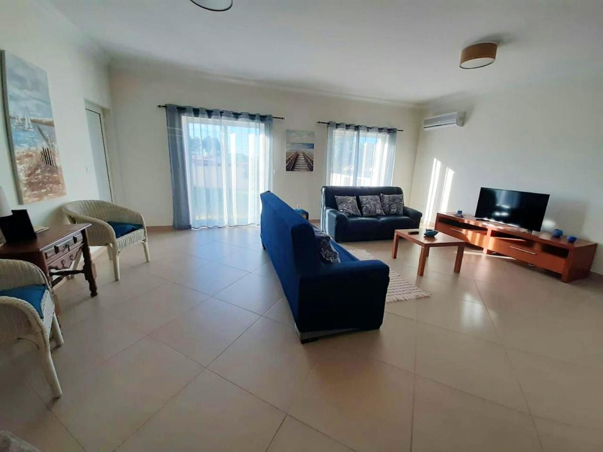 Spacious House In Aldeia Dos Pinheiros With Pool Азейтау Екстериор снимка